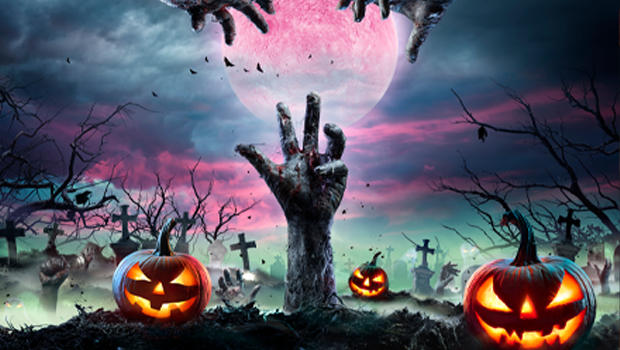 main citrouille cimetière dans la nuit, halloween